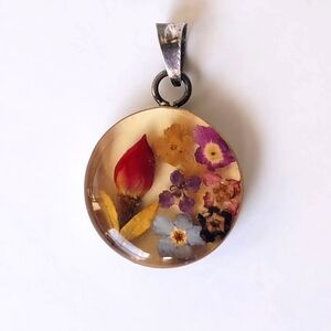 Sterling Silver 925 Necklace Pendant Petite Pressed Dried Flower Acrylic/Resin